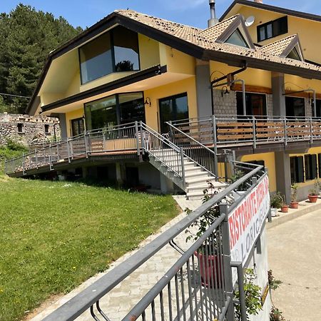 Fd Lorichella Hotel Lorica Bagian luar foto