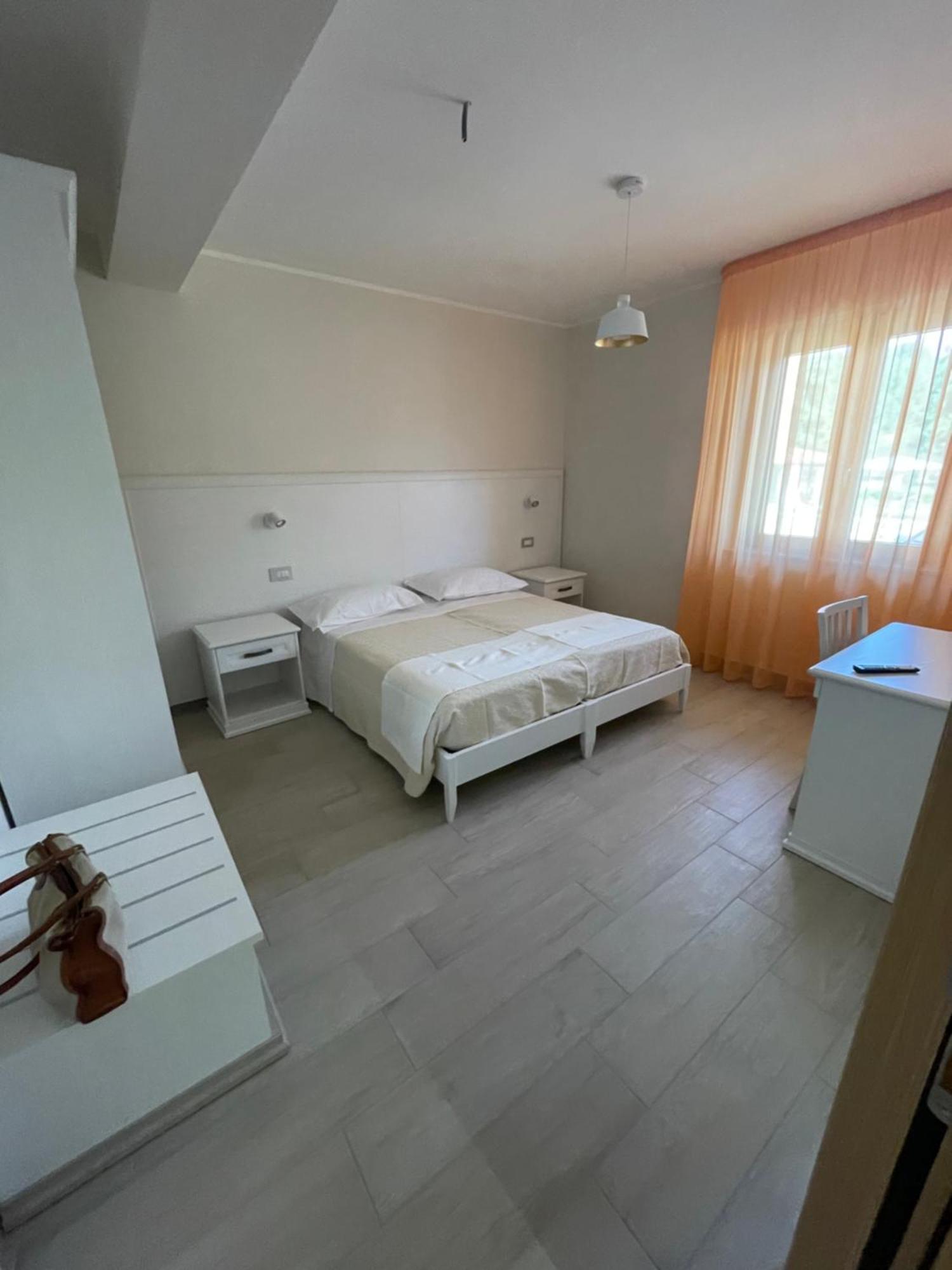 Fd Lorichella Hotel Lorica Bagian luar foto