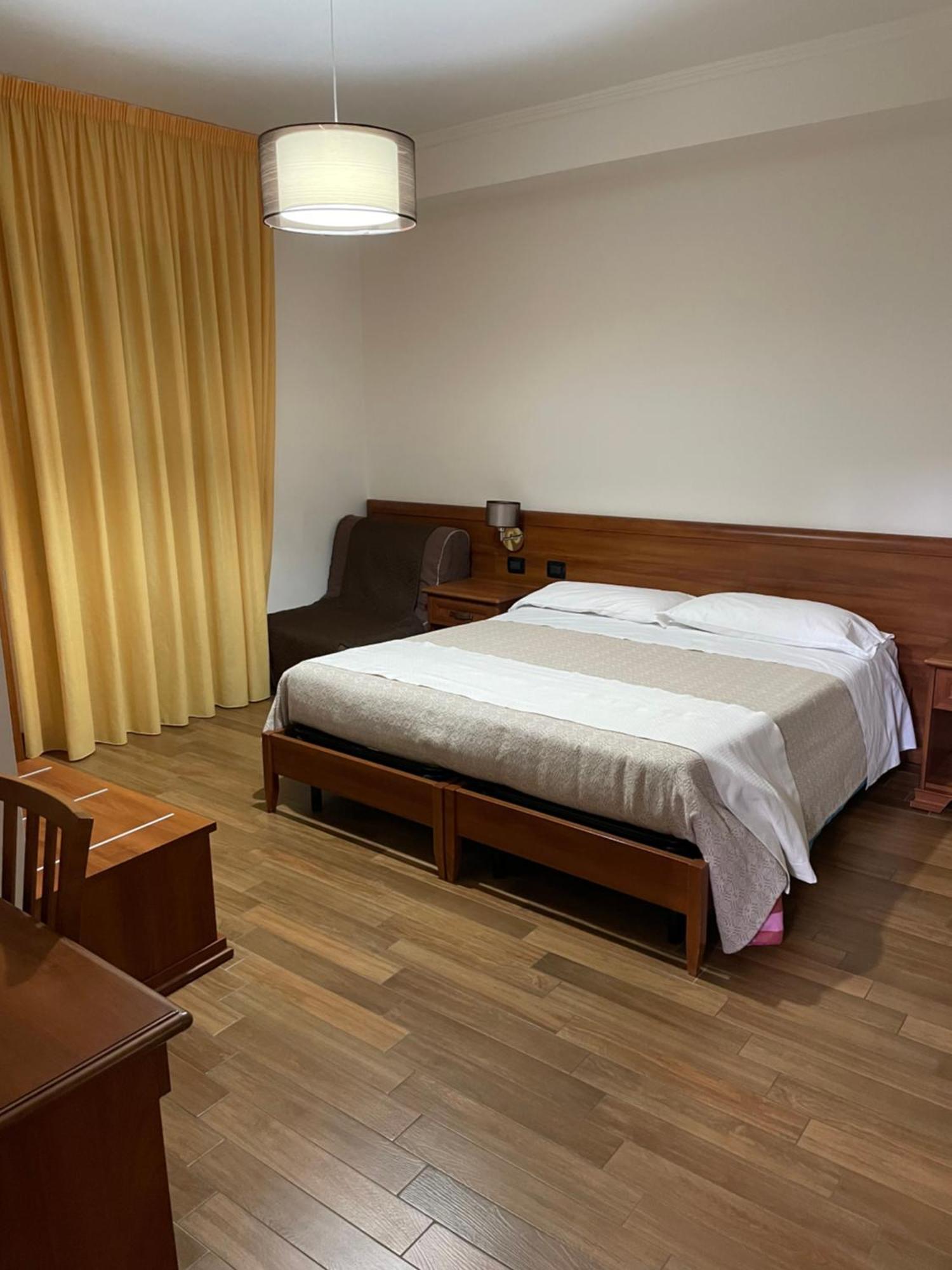 Fd Lorichella Hotel Lorica Bagian luar foto