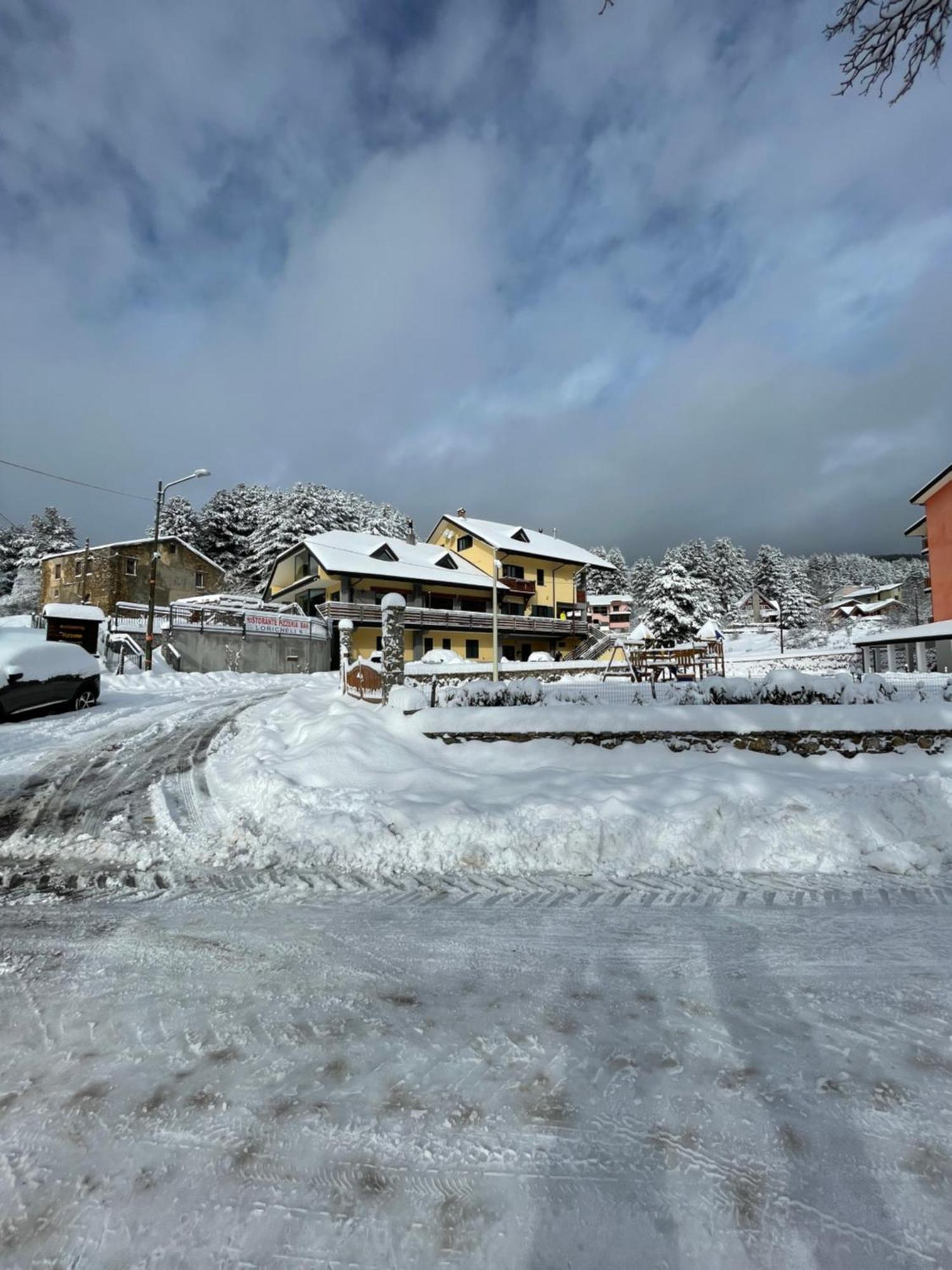 Fd Lorichella Hotel Lorica Bagian luar foto