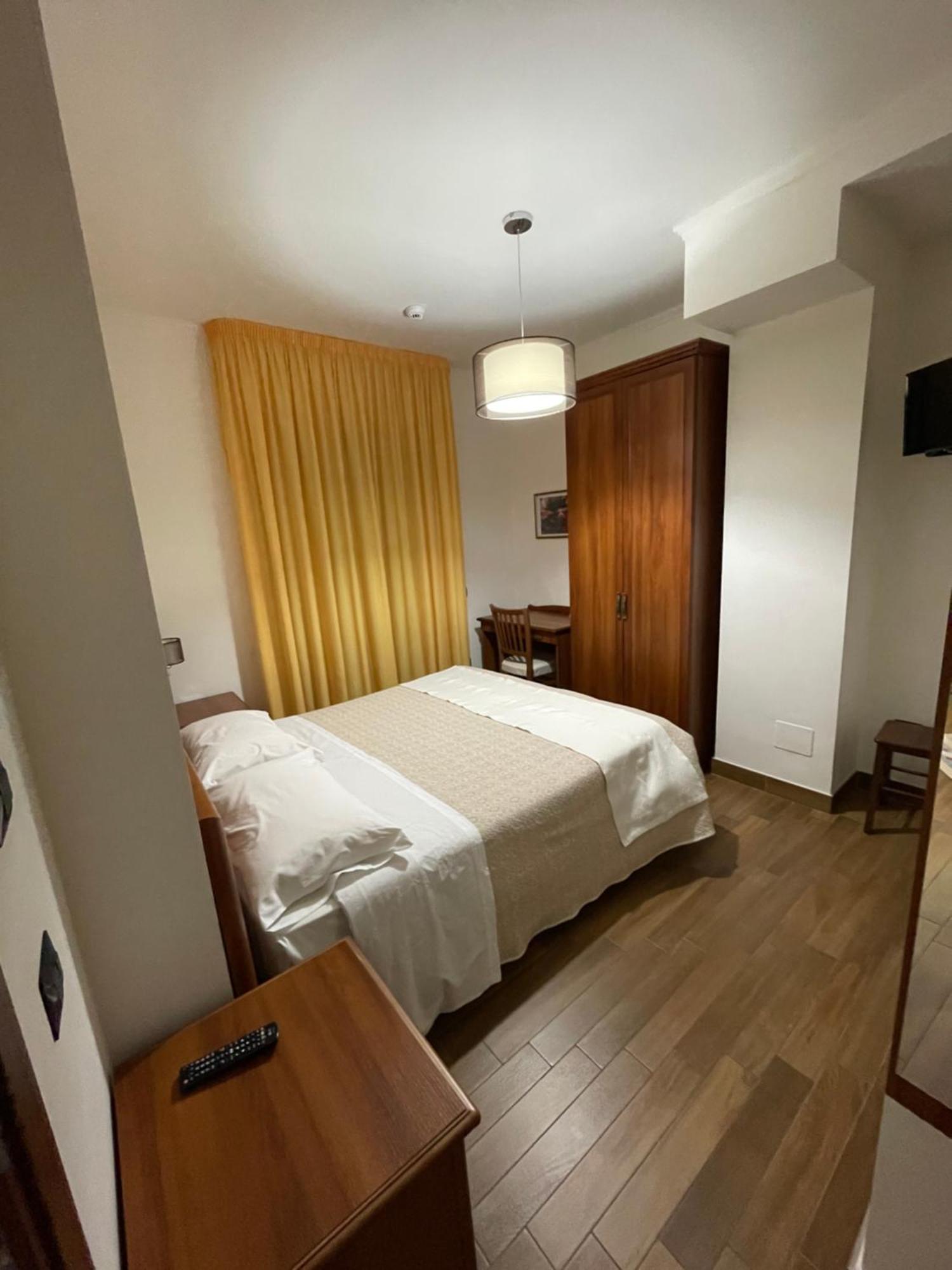 Fd Lorichella Hotel Lorica Bagian luar foto