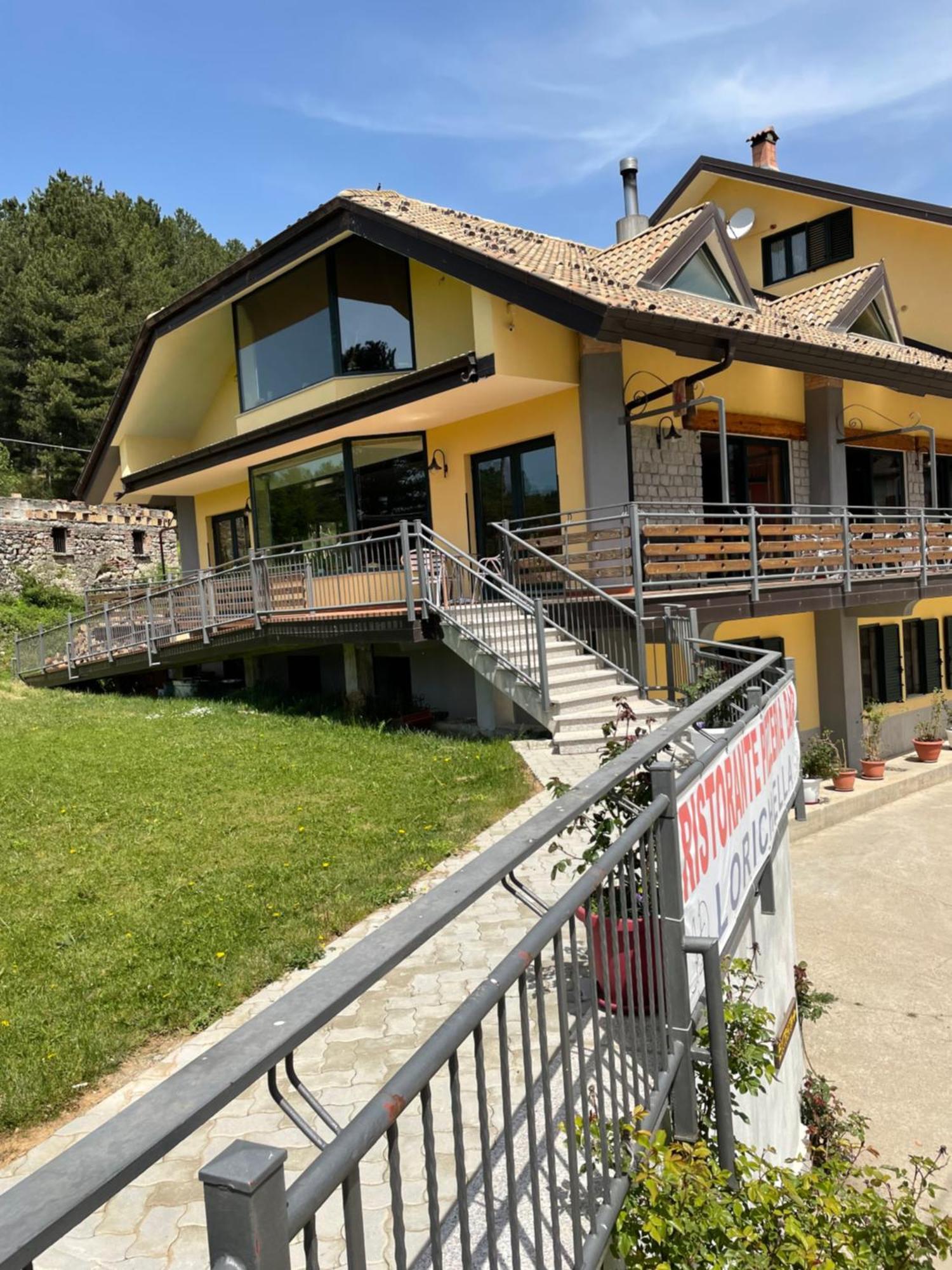 Fd Lorichella Hotel Lorica Bagian luar foto